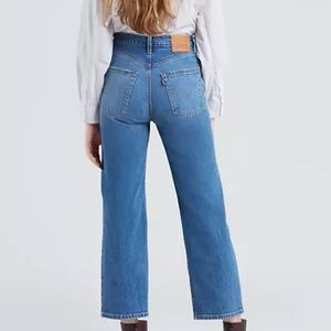 Levi’s ribcage straight jeans size 28